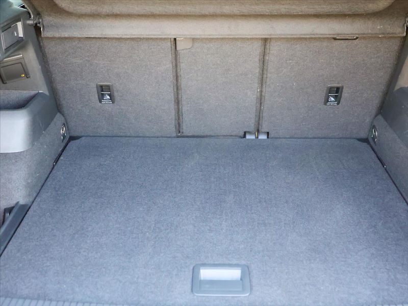 Volkswagen Tiguan 2,0 TDI 142kW DSG R-Line DPH - fotka 10 z 38