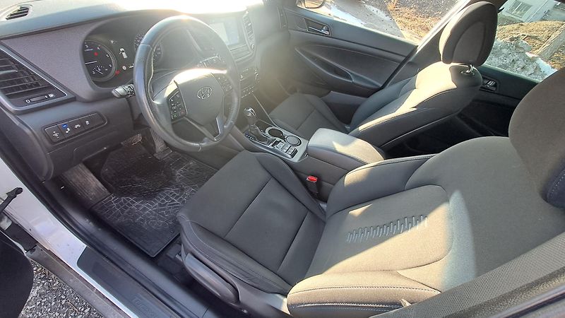 Hyundai Tucson 2.0 CRDI 4x4 Best of Czech - fotka 18 z 26