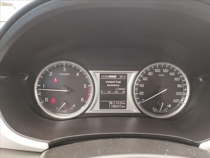 Suzuki Vitara 1,6 DDiS 88KW 4X4, KŮŽE, LED - fotka 11 z 23