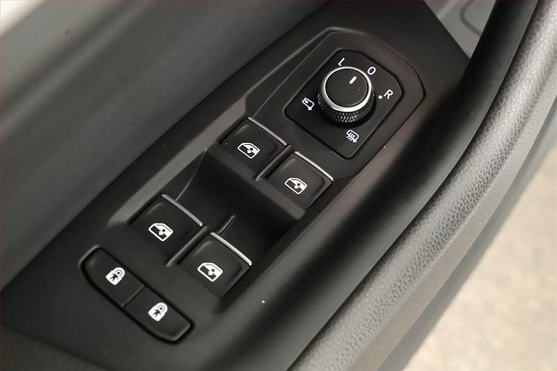 Volkswagen Touareg (2023) 3.0 TDI - fotka 19 z 22