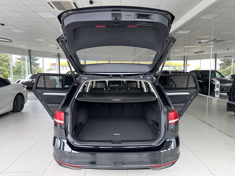 Volkswagen Passat 1,6TDI DSG*ComfortLine*ACC*Nav - fotka 30 z 32