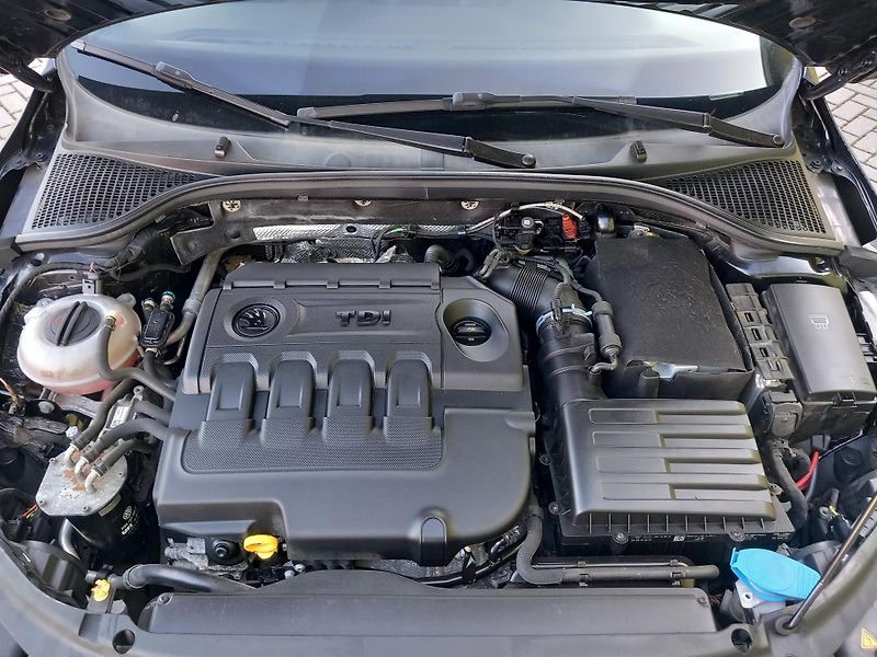 Škoda Octavia (2016) 2,0TDi 135kw RS 4x4  DSG NAVI  - fotka 41 z 48