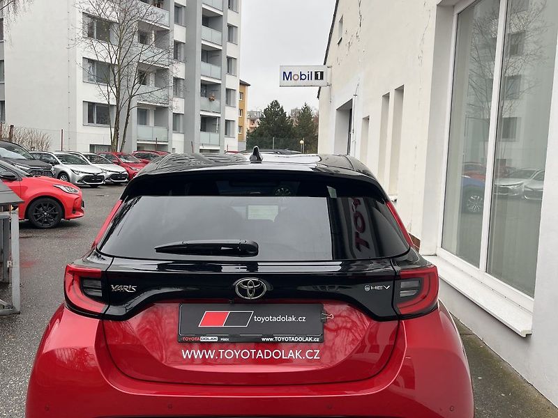 Toyota Yaris 1.5 HEV 130, Executive - fotka 4 z 15