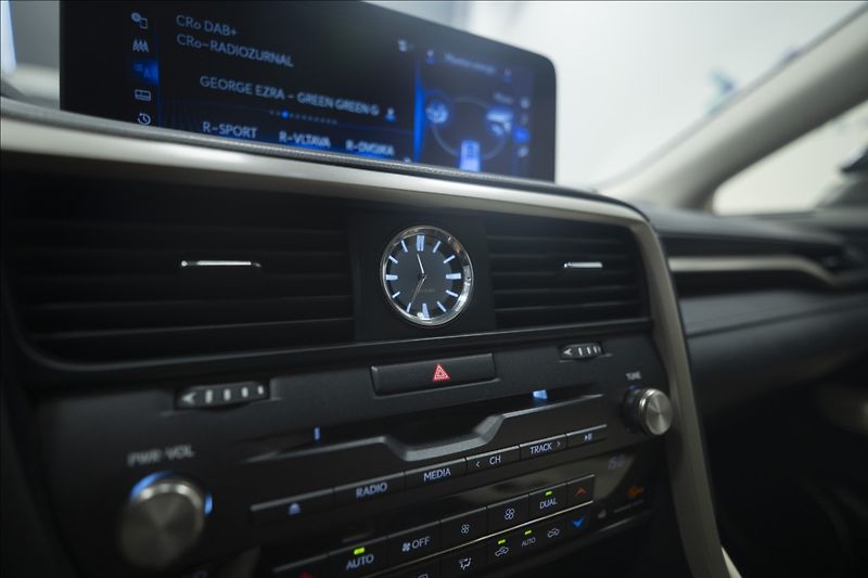 Lexus RX 3,5 AWD HYBRID 1. MAJITEL ČR - fotka 32 z 50