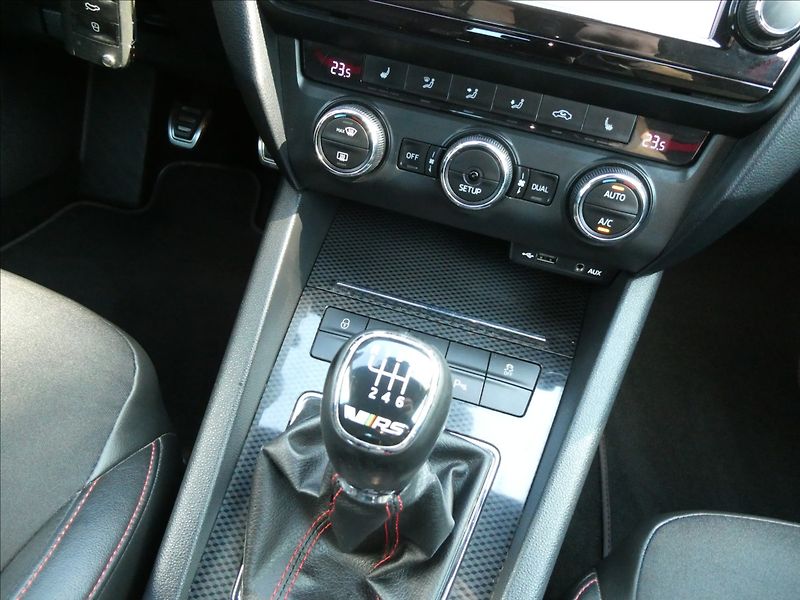 Škoda Octavia 2,0 TDi 135kW RS serviska,2.ma - fotka 29 z 51