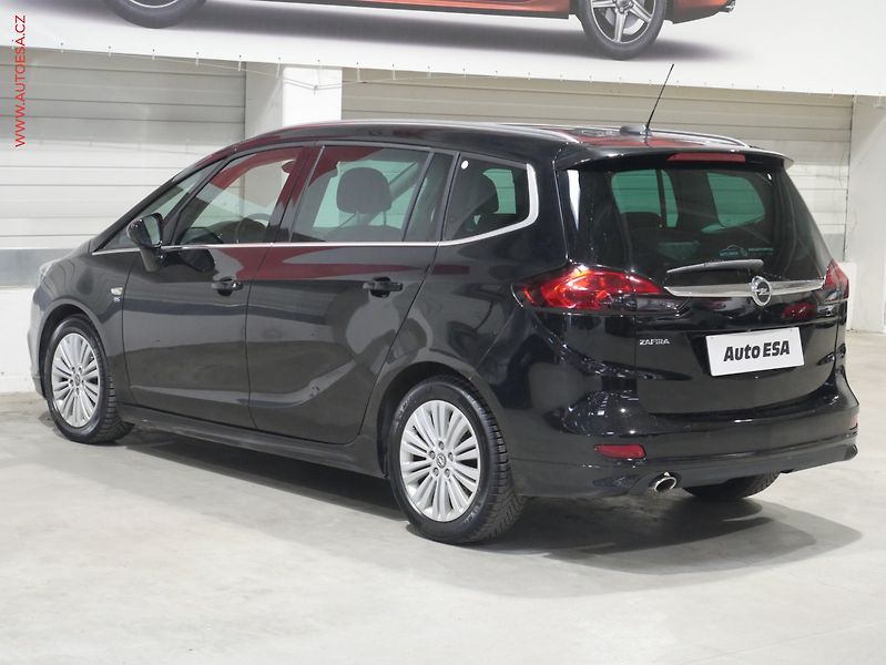 Opel Zafira (2018) 2.0 Tourer, Automat - fotka 4 z 20