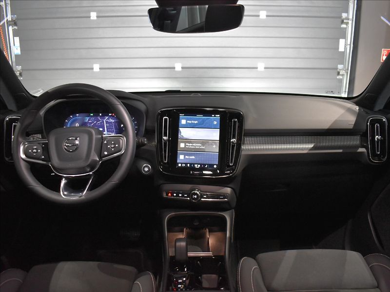 Volvo XC40 2,0 B4 PLUS Dark BLIS,Bezklíč - fotka 13 z 22
