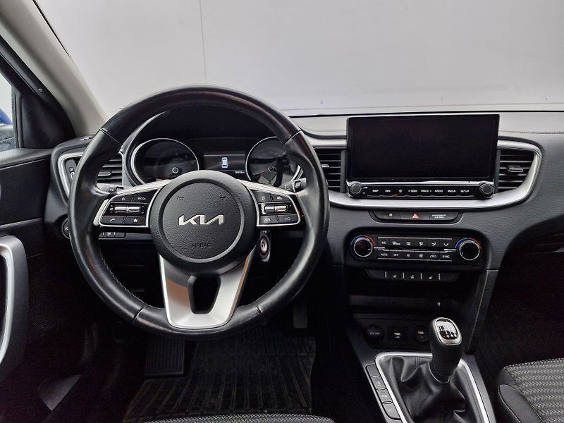 Kia Ceed  Top 1,5 T-GDI (118 kW) MAN - fotka 8 z 10