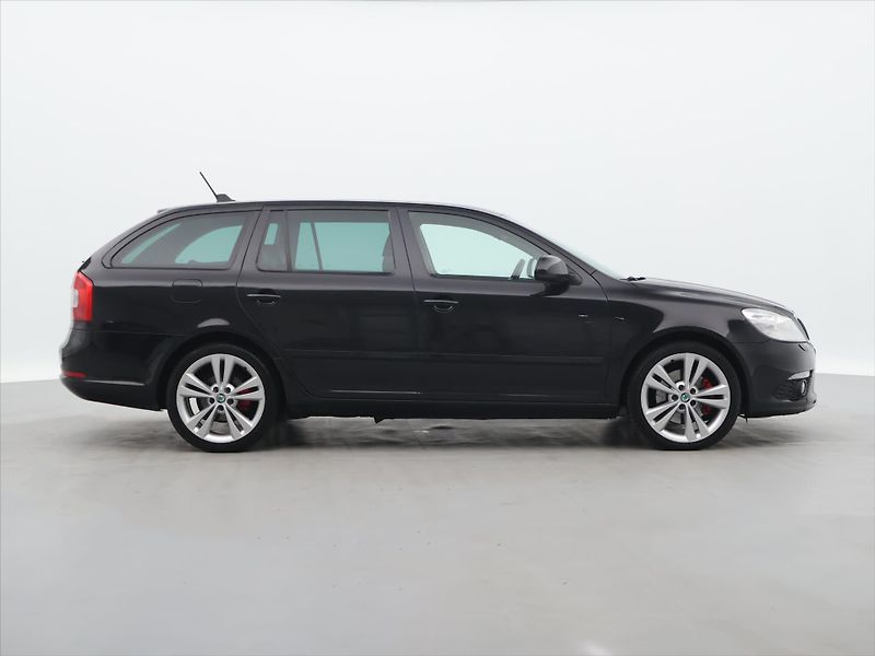 Škoda Octavia 2,0 TDI RS 125kW Xenon Navi - fotka 8 z 33