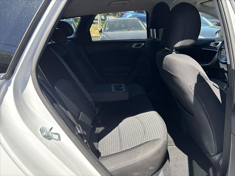 Kia Ceed 1,5 TGDi 118kW AT TOP NAVI - fotka 14 z 44