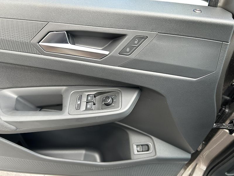 Ford Tourneo Connect 1.5 Ecoboost 110kW AT Titanium - fotka 17 z 40