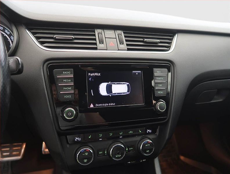 Škoda Octavia (2014) RS 2.0 TDI, Automat, Navi - fotka 17 z 24