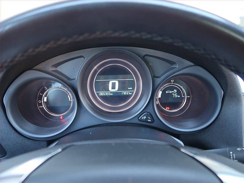 Citroën C4 (2018) Feel 1.2 PureTech, Serv.kniha - fotka 11 z 16