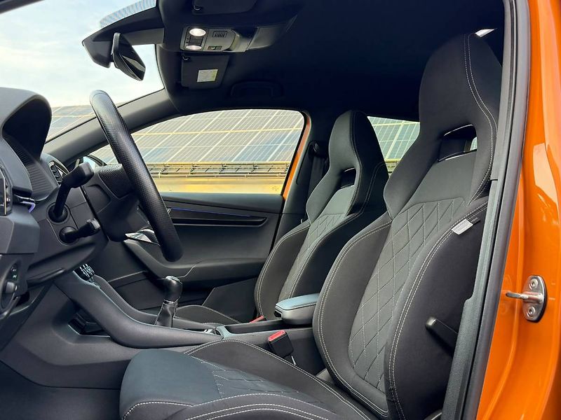 Škoda Karoq SportLine 2,0 TDI 110 kW 6° MP - fotka 8 z 37