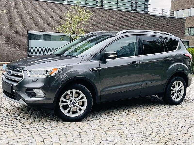 Ford Kuga 2.0TDCi MAN FACELIFT SERVISKA - fotka 3 z 45