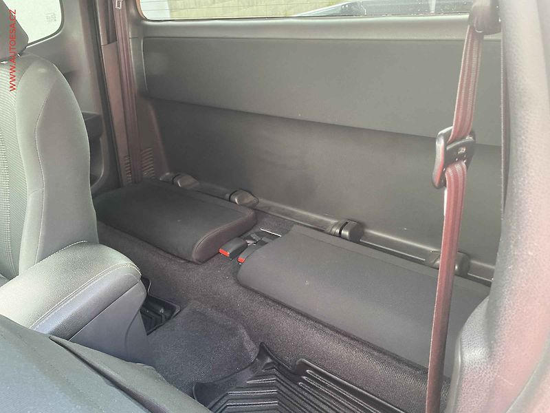 Isuzu D-Max (2017) 1.9D 4x4, ČR, AT, TZ, AC - fotka 10 z 17