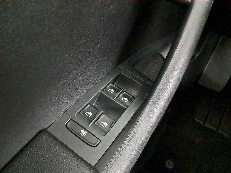 Škoda Octavia (2014) RS 2.0 TSI, Bi-Xenony - fotka 17 z 19