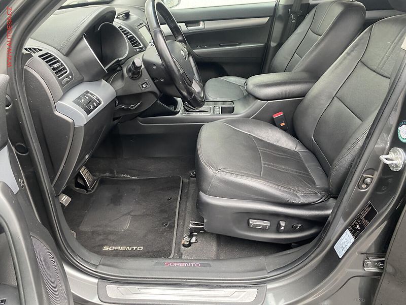 Kia Sorento (2014) 2.2CRDi 4x4, AT, xenon, panor - fotka 10 z 23