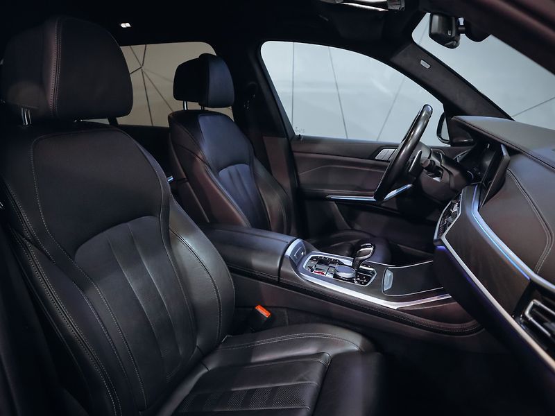 BMW X7 xDrive40i - fotka 23 z 32