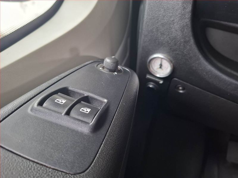 Peugeot Boxer (2018) 2.0 BlueHDi, Valník, ČR - fotka 17 z 18