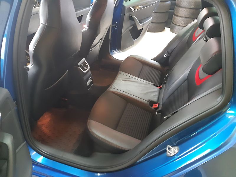 Škoda Octavia RS 2.0 TDI COMBI NAVI - fotka 23 z 28