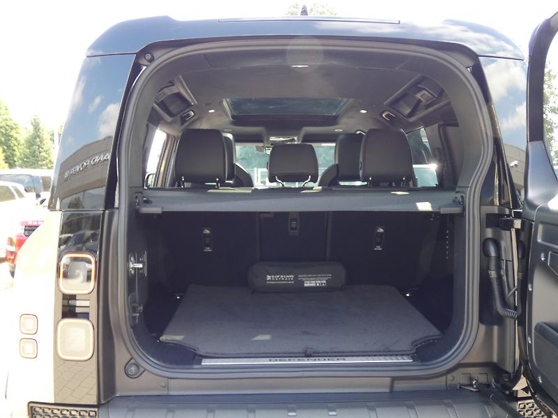 Land Rover Defender 110 4,4 OCTA P635 - fotka 38 z 46