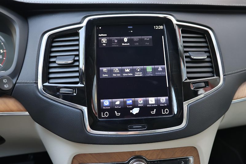 Volvo XC90 (2019) B5 AWD Inscription - fotka 14 z 21