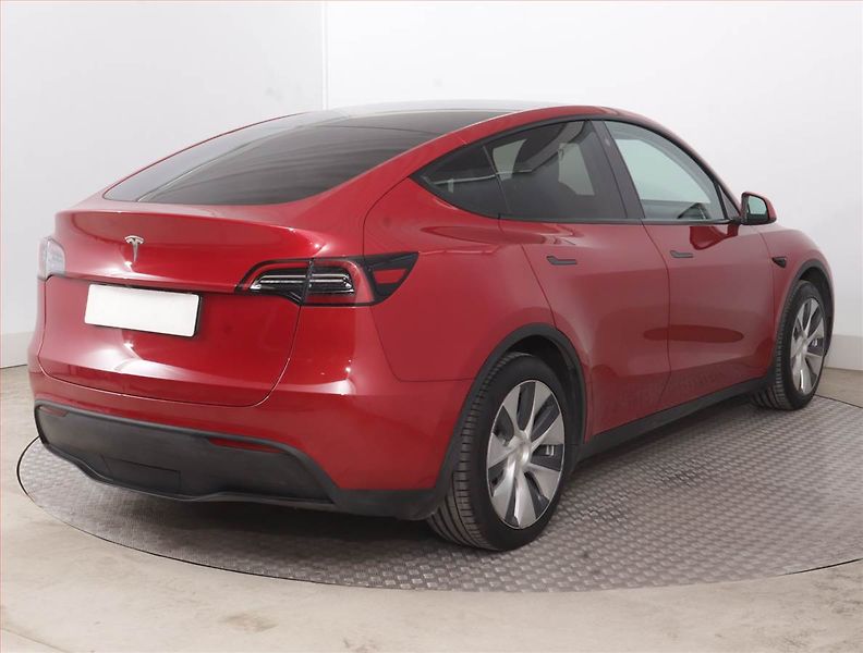 Tesla Model Y (2022) RWD LFP 60kWh, SoH 92% - fotka 5 z 20