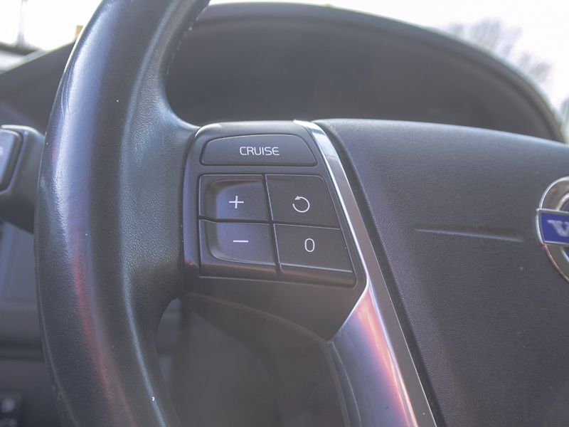 Volvo XC60 (2011) ČR 2.0D 120KW – TAŽNÝ - fotka 16 z 54