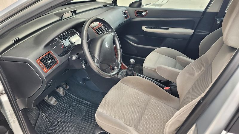 Peugeot 307 1,6 16V 80KW - fotka 14 z 19