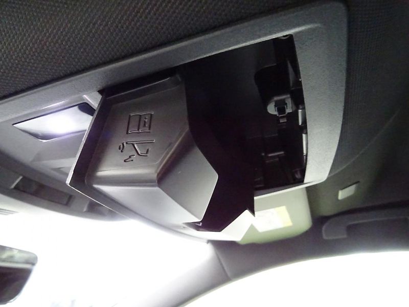 Peugeot 5008 (2024) e-GT 157 kW/210k (Bat. 73kWh) - fotka 34 z 60
