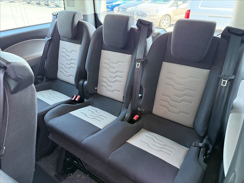 Ford Tourneo Custom 2,2 Titanium,114kW,1maj. - fotka 24 z 32