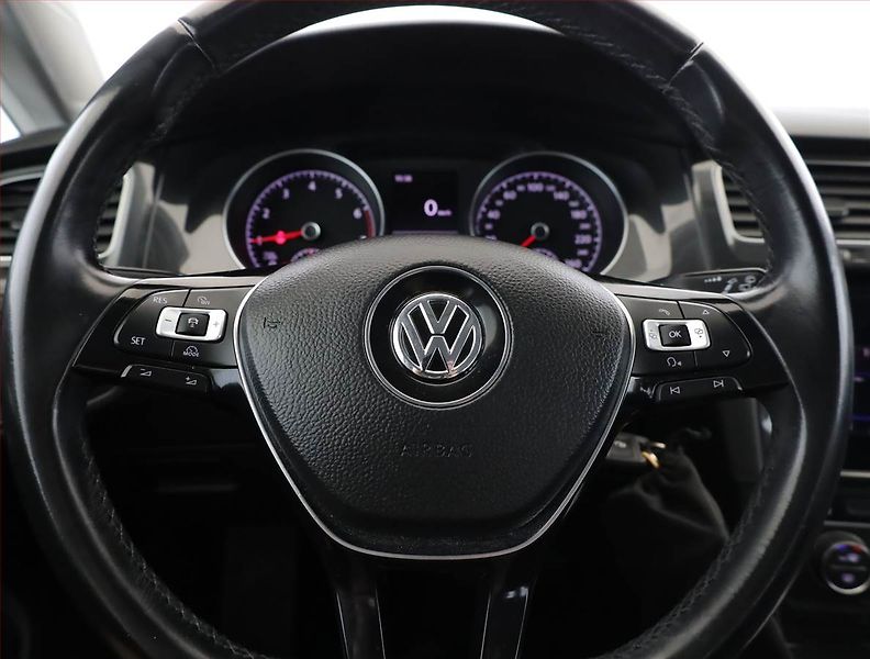 Volkswagen Golf (2018) 1.0 TSI, Tempomat - fotka 8 z 19