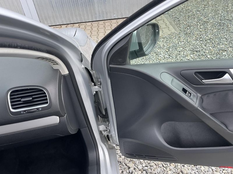 Volkswagen Golf 1.6TDi 105PS  6 HIGHLINE TOP!! - fotka 138 z 176