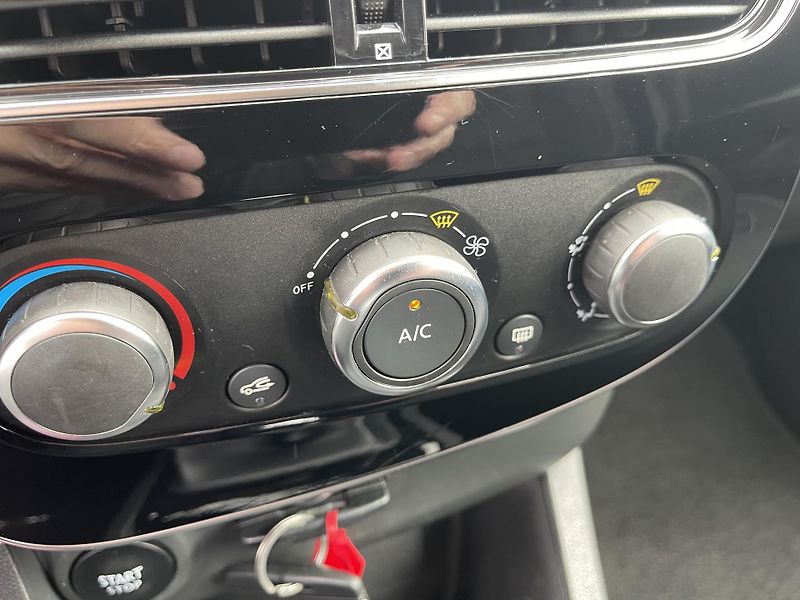 Renault Clio 0,9TCe 90Ps! LIMIT-NAVI-DPH-ČR - fotka 32 z 45