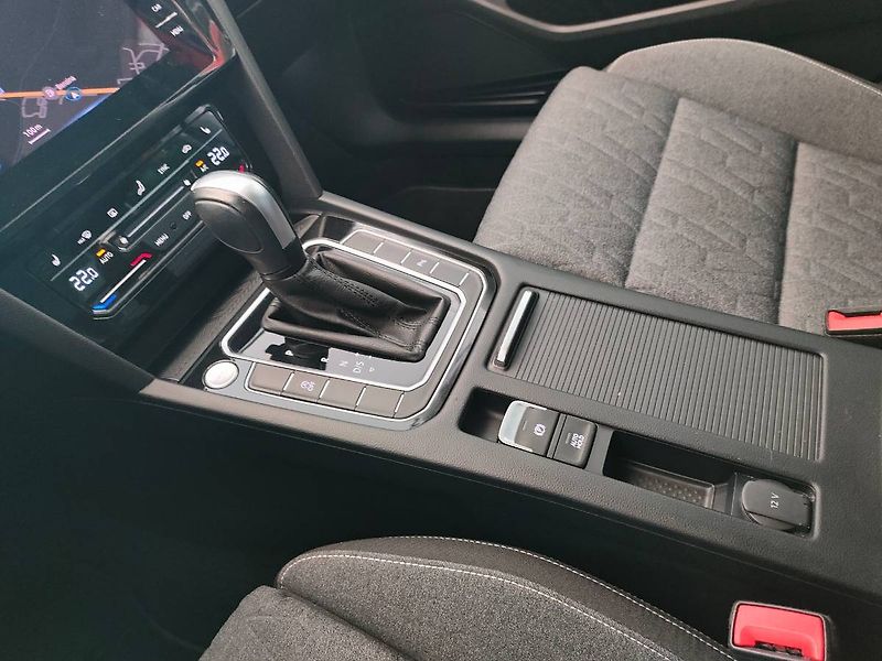 Volkswagen Passat Variant (2022) 2.0 TDI (110kW/150k) DSG, Busi - fotka 13 z 27