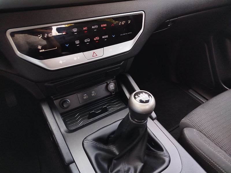 SsangYong Musso Grand Style 2,2 AWD M6 + rolet - fotka 22 z 25