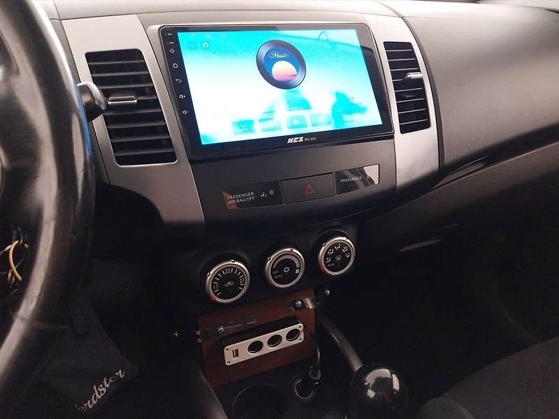 Mitsubishi Outlander (2007) 2.0 DI-D, 4X4, 7 míst - fotka 12 z 20