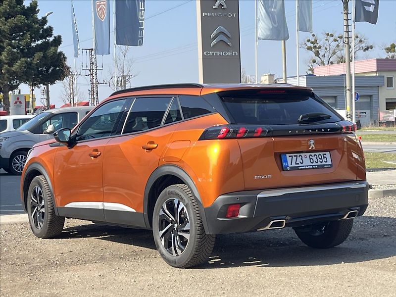 Peugeot 2008 1,2 PT  Allure EAT8 zár 4/28 - fotka 7 z 26