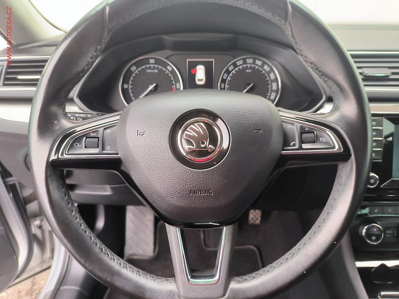 Škoda Superb (2015) 2.0 TDi, Style, DSG, bixen - fotka 20 z 25