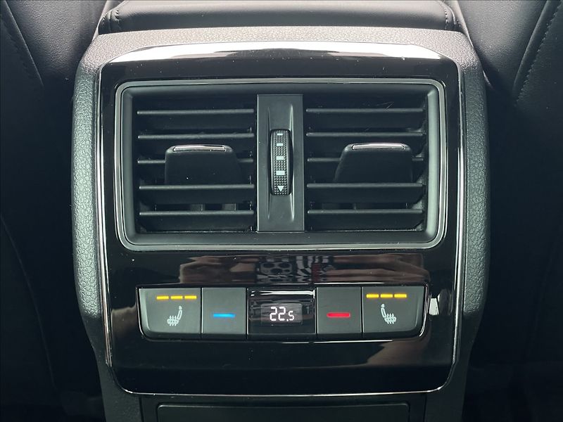 Škoda Superb 2,0 TDI DSG L&K TAŽNÉ+DCC+ACC - fotka 16 z 25