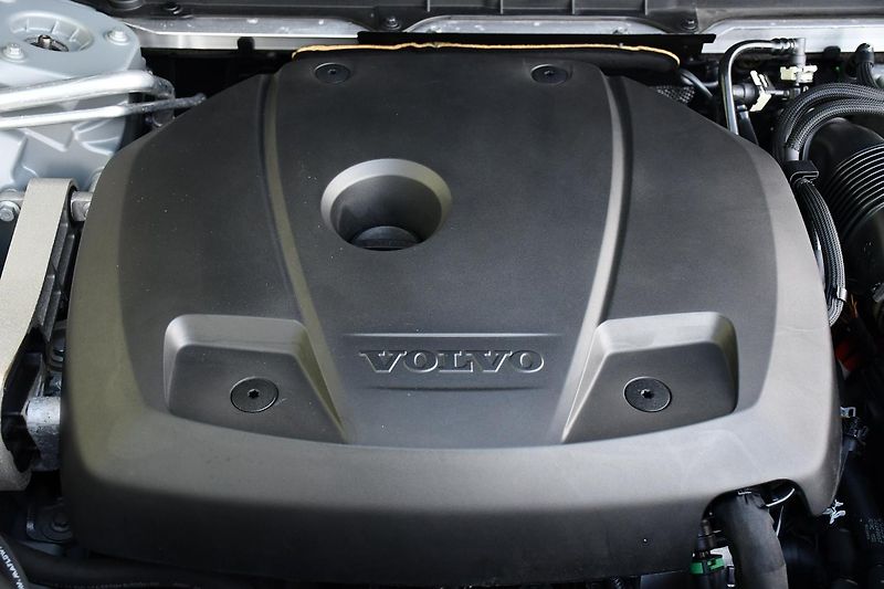 Volvo XC90 T8 AWD RECHARGE 7MÍST 1M  - fotka 37 z 38