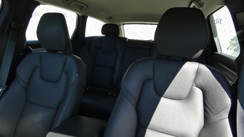 Volvo V90 B4 mHEV AWD aut. Momentum Pro - fotka 7 z 22