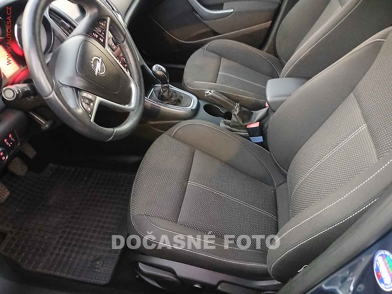Opel Astra (2014) 1.6CDTi, autoAC - fotka 3 z 3
