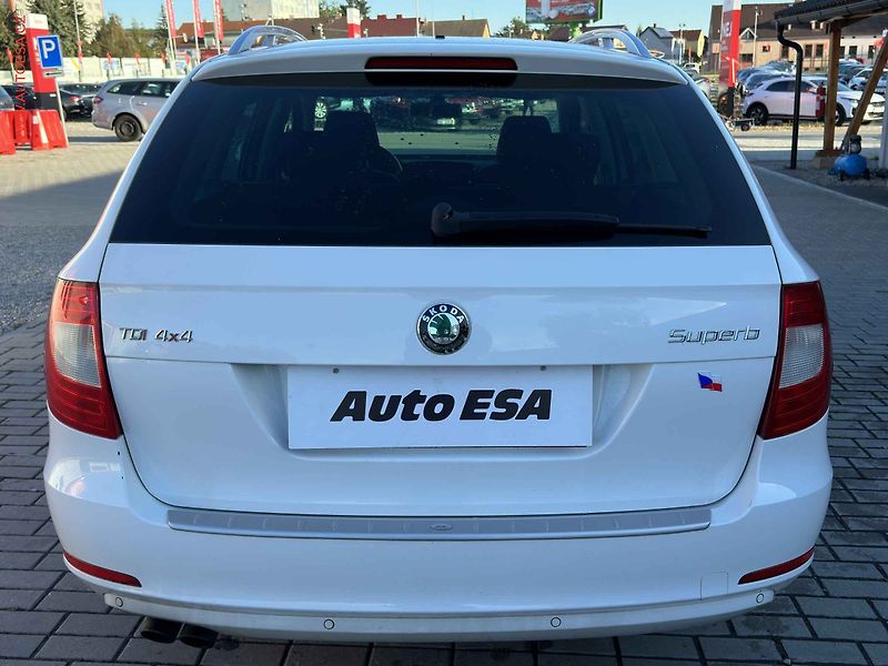 Škoda Superb (2011) 2.0TDi 4x4, ČR, Elegance, DSG - fotka 5 z 22