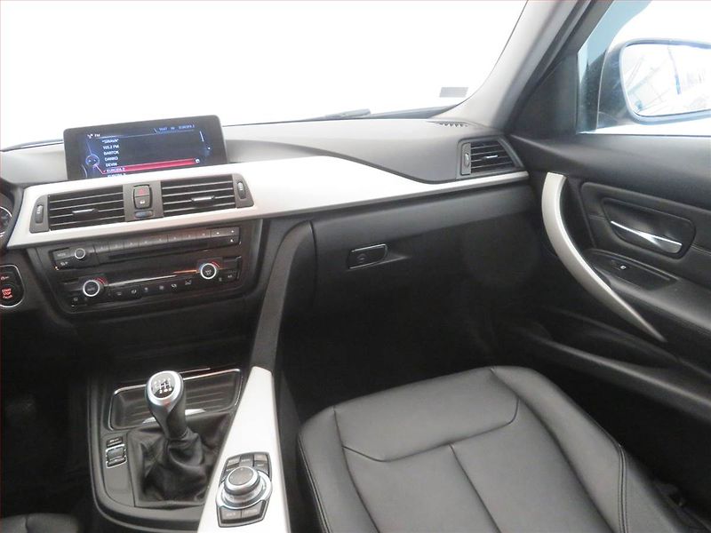 BMW Řada 3 (2013) 320 d, Navi, Tempomat - fotka 8 z 17