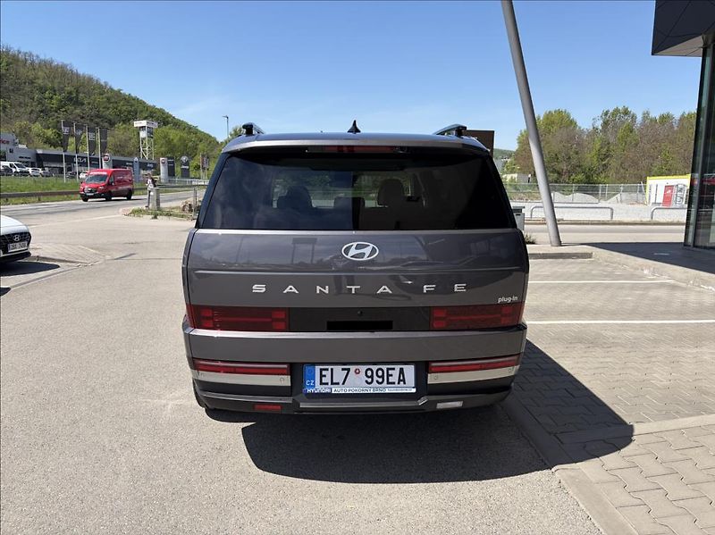 Hyundai Santa Fe 1,6 T PHEV 4x4 7M  Premium - fotka 6 z 24
