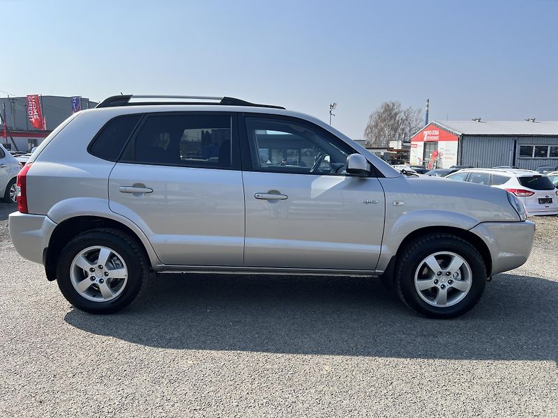 Hyundai Tucson 2.0CRDi 4x4 KLIMATIZACE ALU - fotka 8 z 35