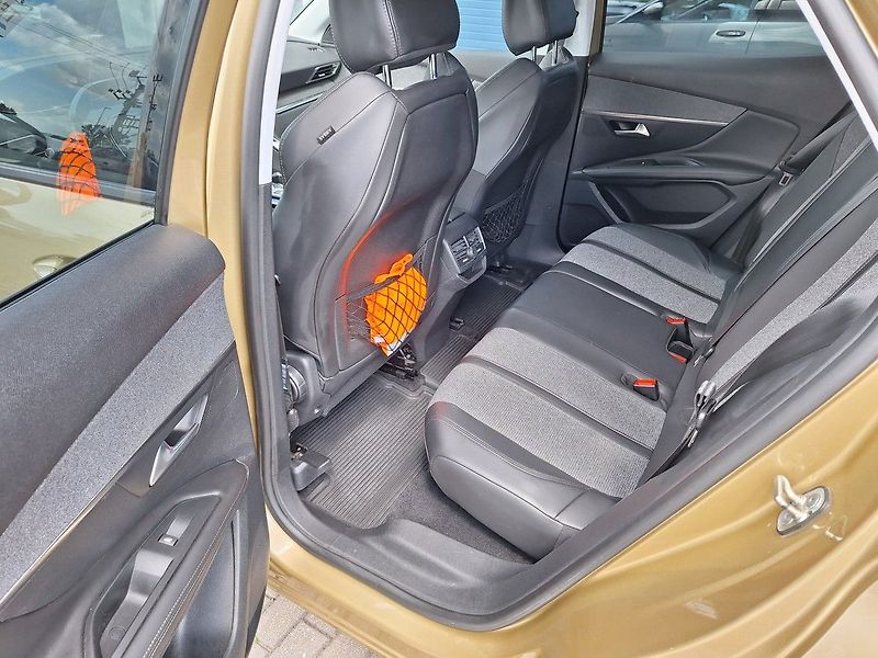 Peugeot 3008 (2017) ALLURE 1,6 BHDi 120k EAT6 - fotka 10 z 18