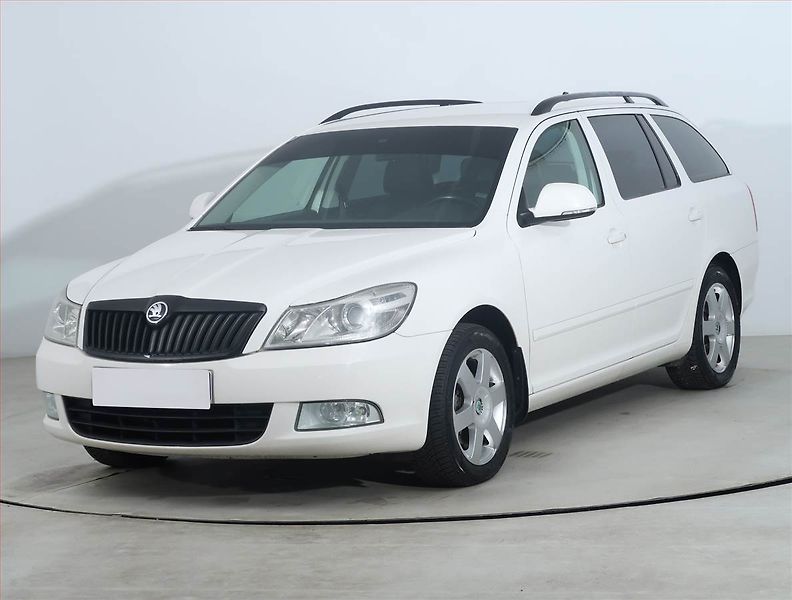 Škoda Octavia (2010) 2.0 TDI, nová STK, jezdí dobře - fotka 2 z 20
